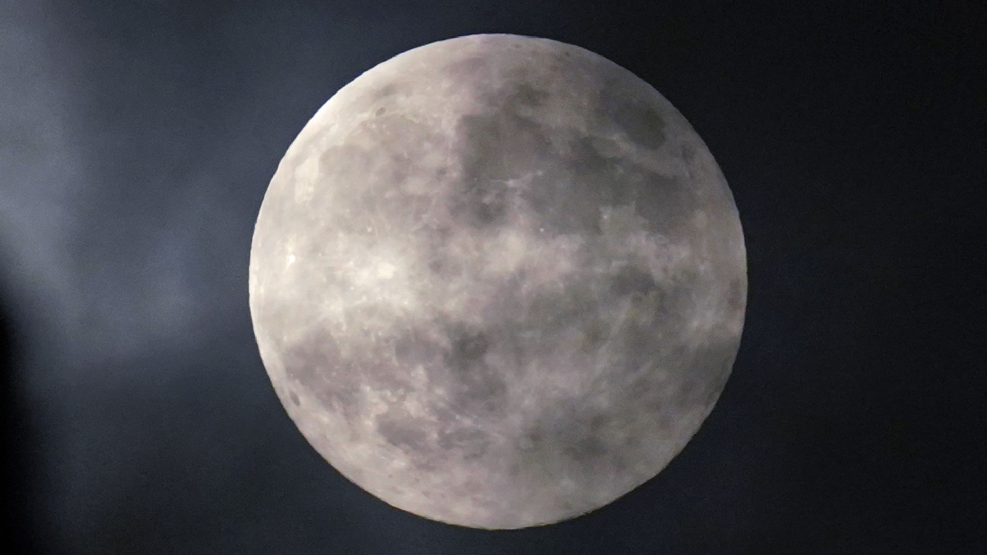 Last supermoon of 2024 – as meteor shower lights up the sky this weekend