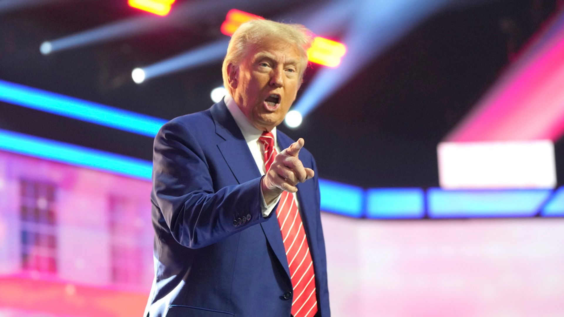 Trump tells UK to ‘get rid of windmills’ as he warns of ‘very big mistake’