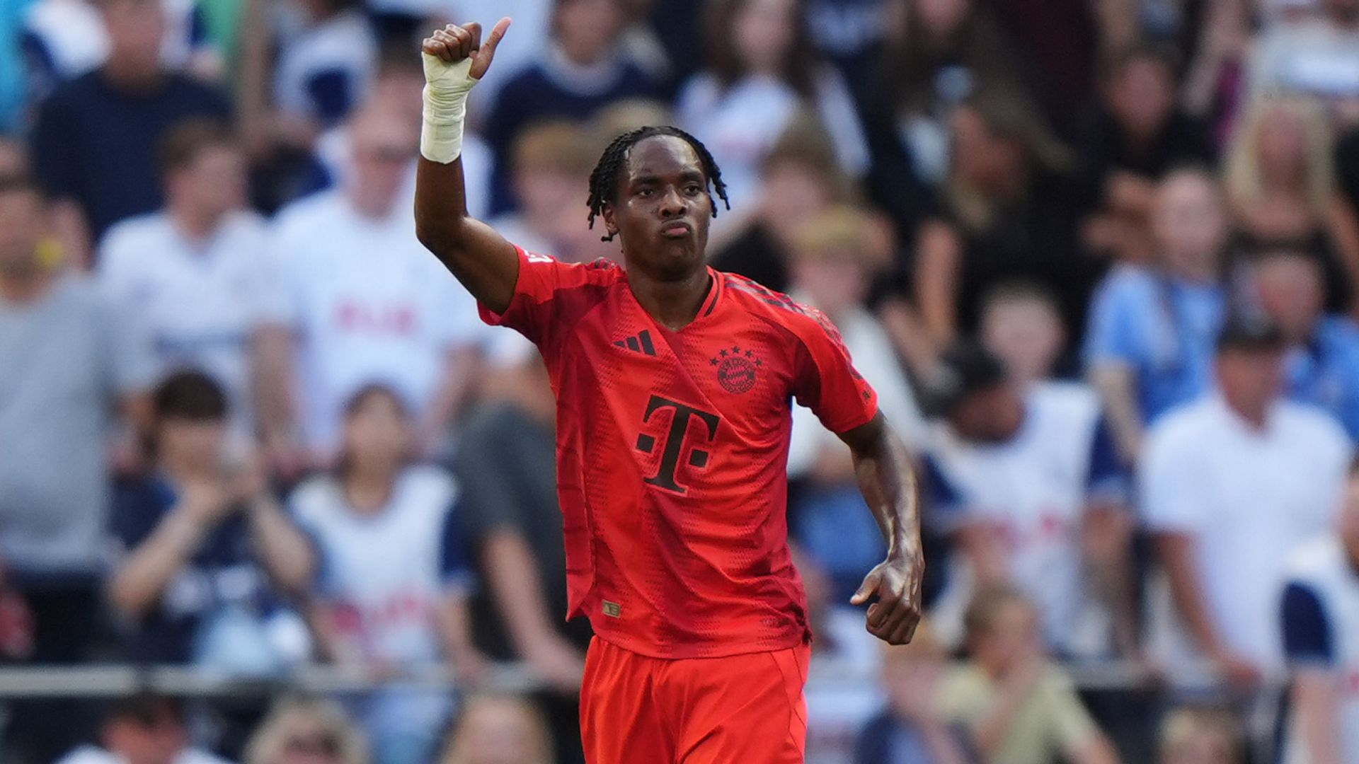 <a href='https://www.skysports.com/football/live-blog/31771/12476234/transfer-centre-live-football-transfers-news-updates-and-rumours'>Transfer deadline day | Latest football updates</a>
