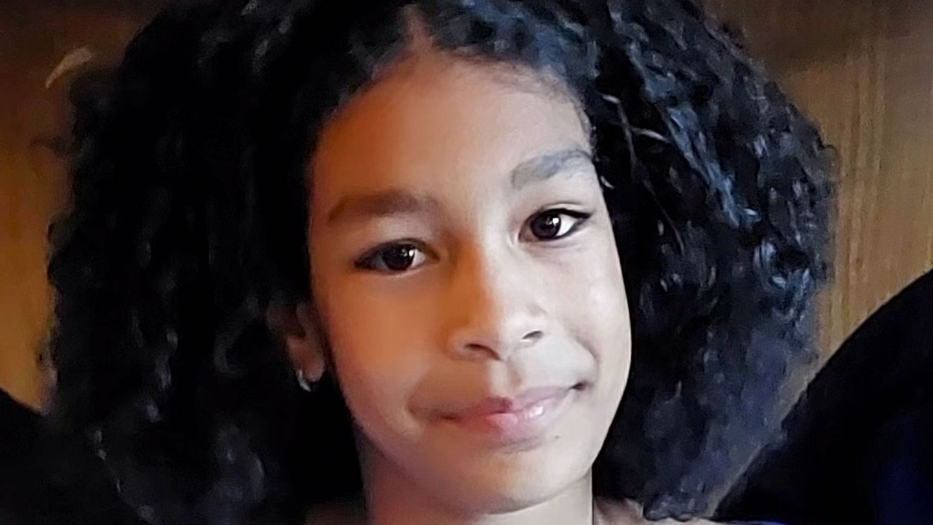 Photo released of girl, 11, who disappeared after falling into River Thames