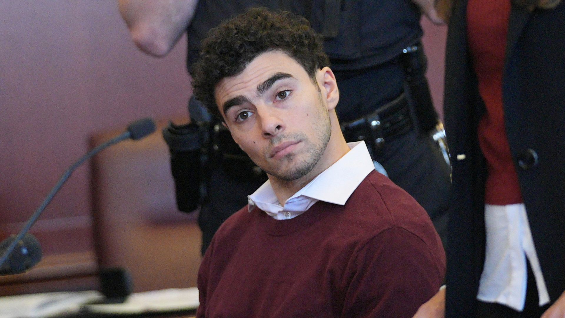 US prosecutors directed to seek death penalty for Luigi Mangione – man accused of killing healthcare boss