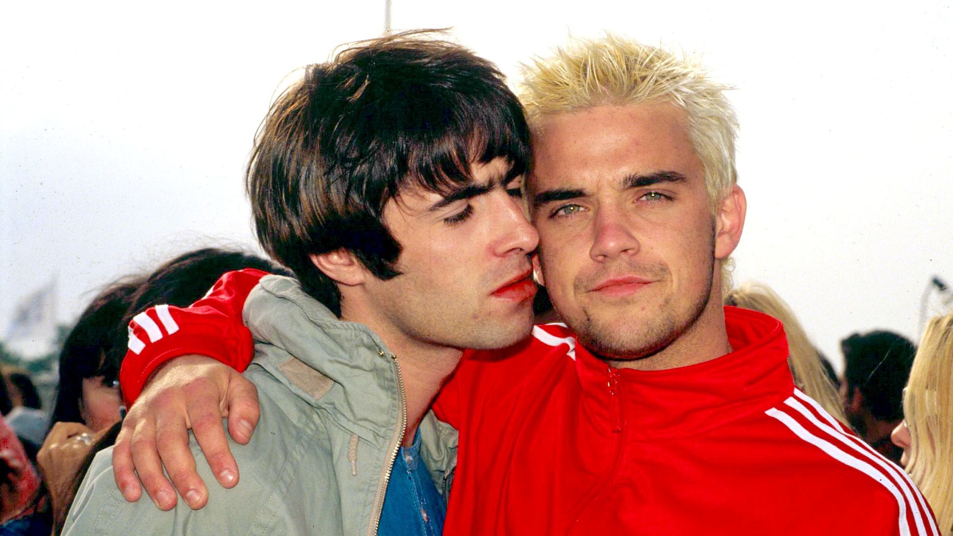 Robbie Williams addresses Glastonbury rumours