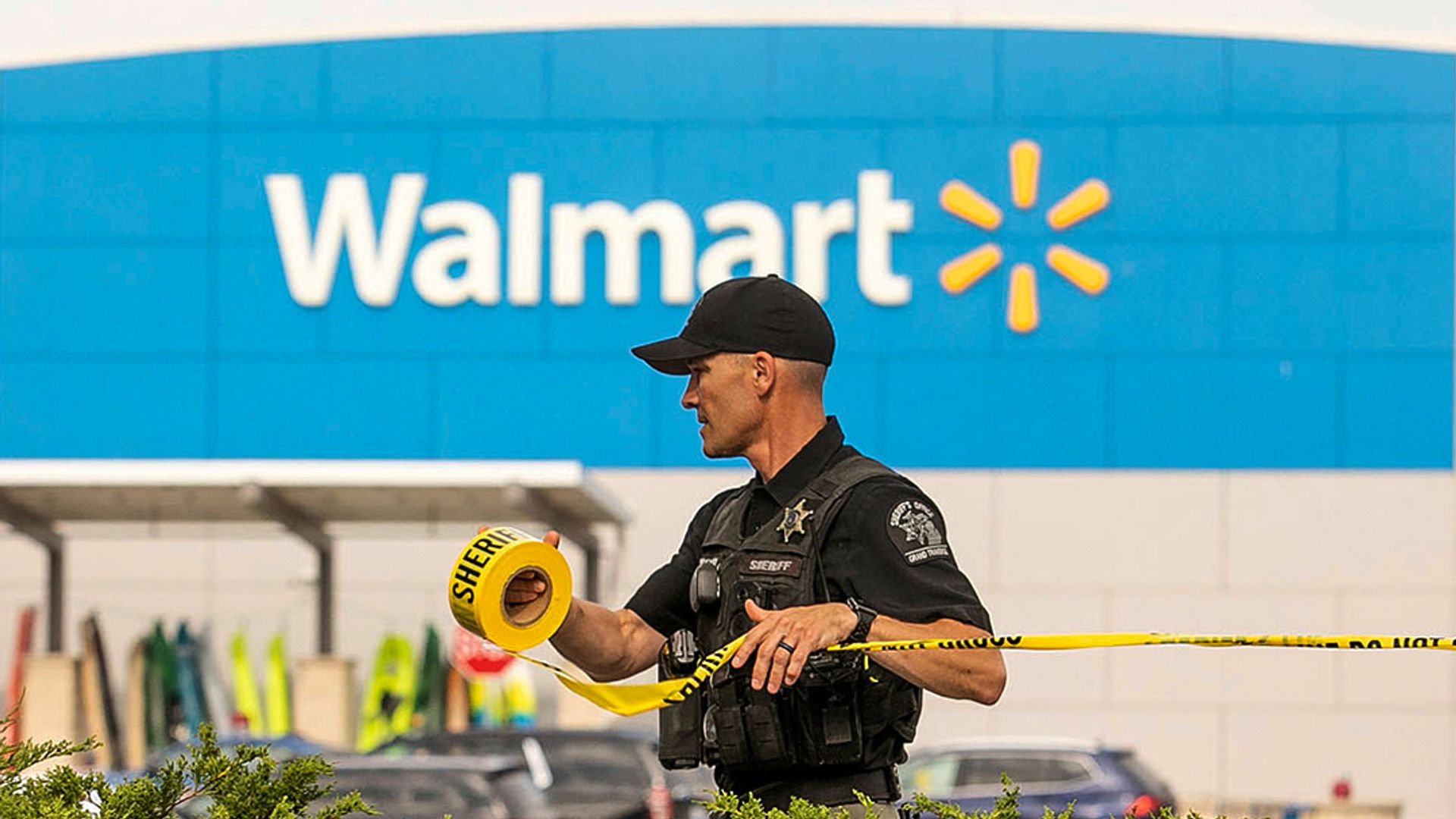 11 people stabbed in US supermarket – with six in critical condition