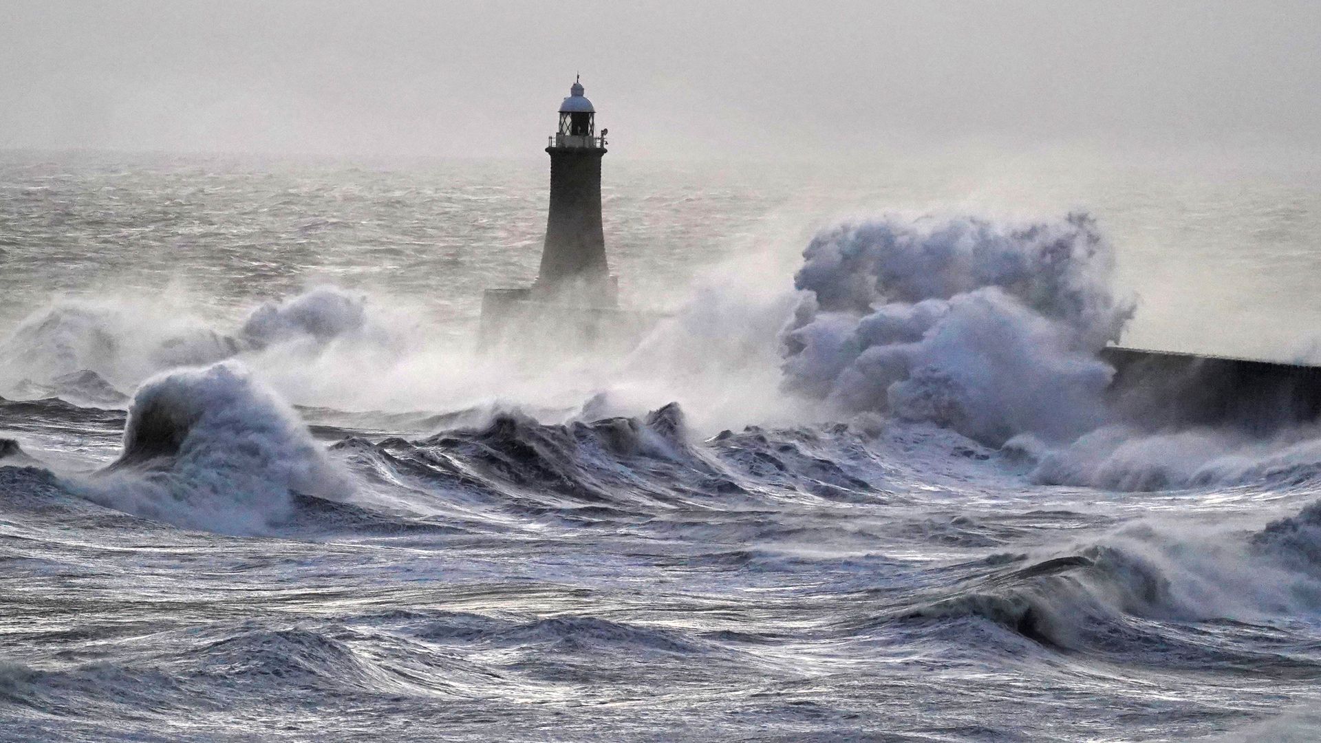 Summer storm to hit UK next week, Met Office warns